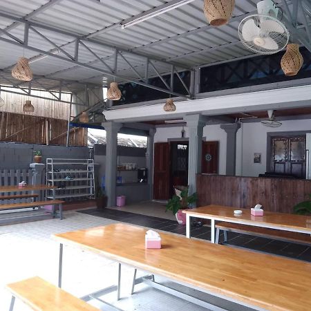 Funny Backpacker Hostel Luang Prabang Exteriör bild