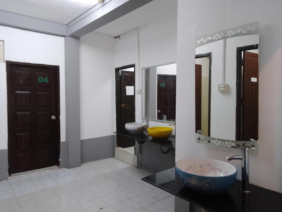 Funny Backpacker Hostel Luang Prabang Exteriör bild