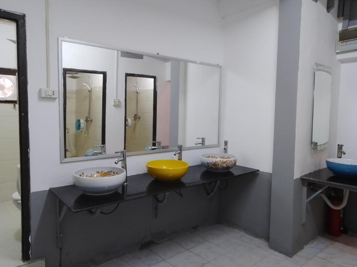 Funny Backpacker Hostel Luang Prabang Exteriör bild