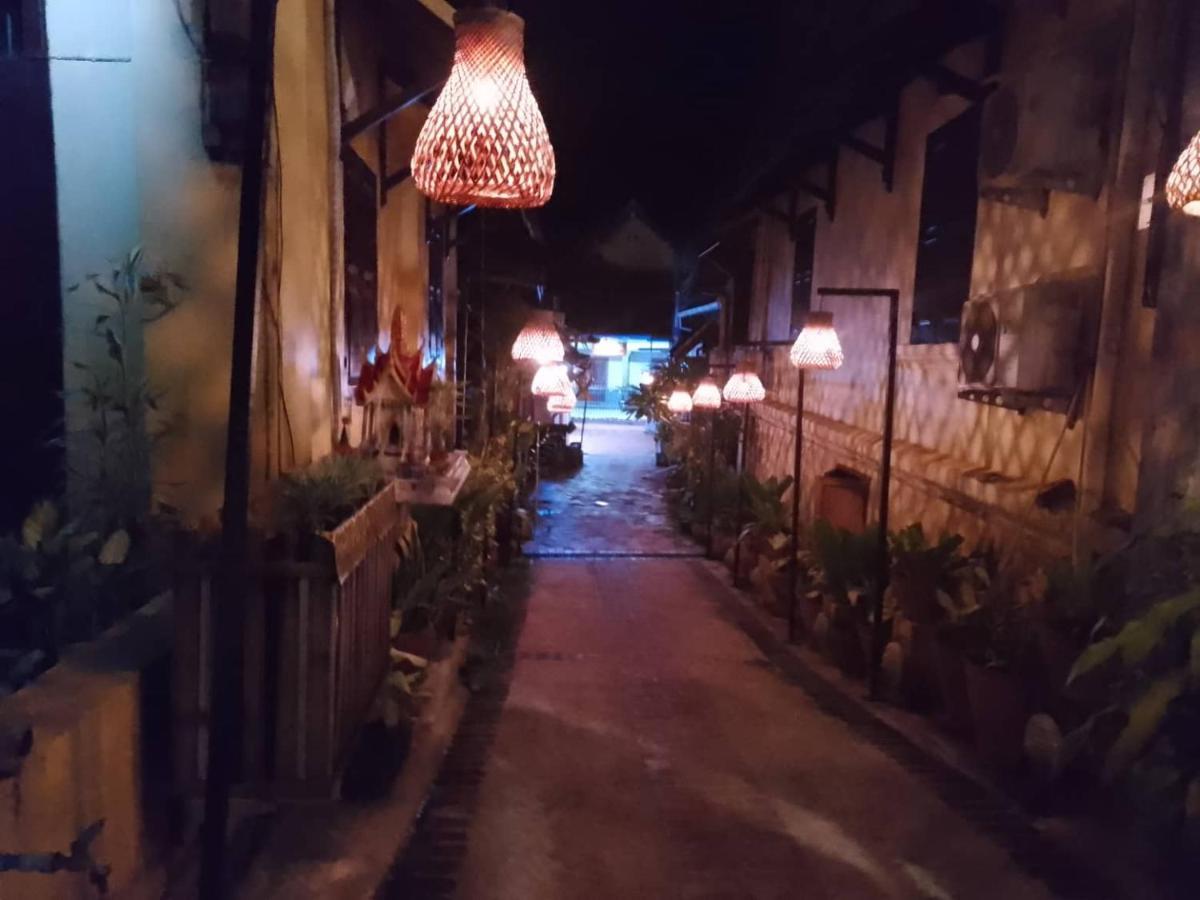 Funny Backpacker Hostel Luang Prabang Exteriör bild