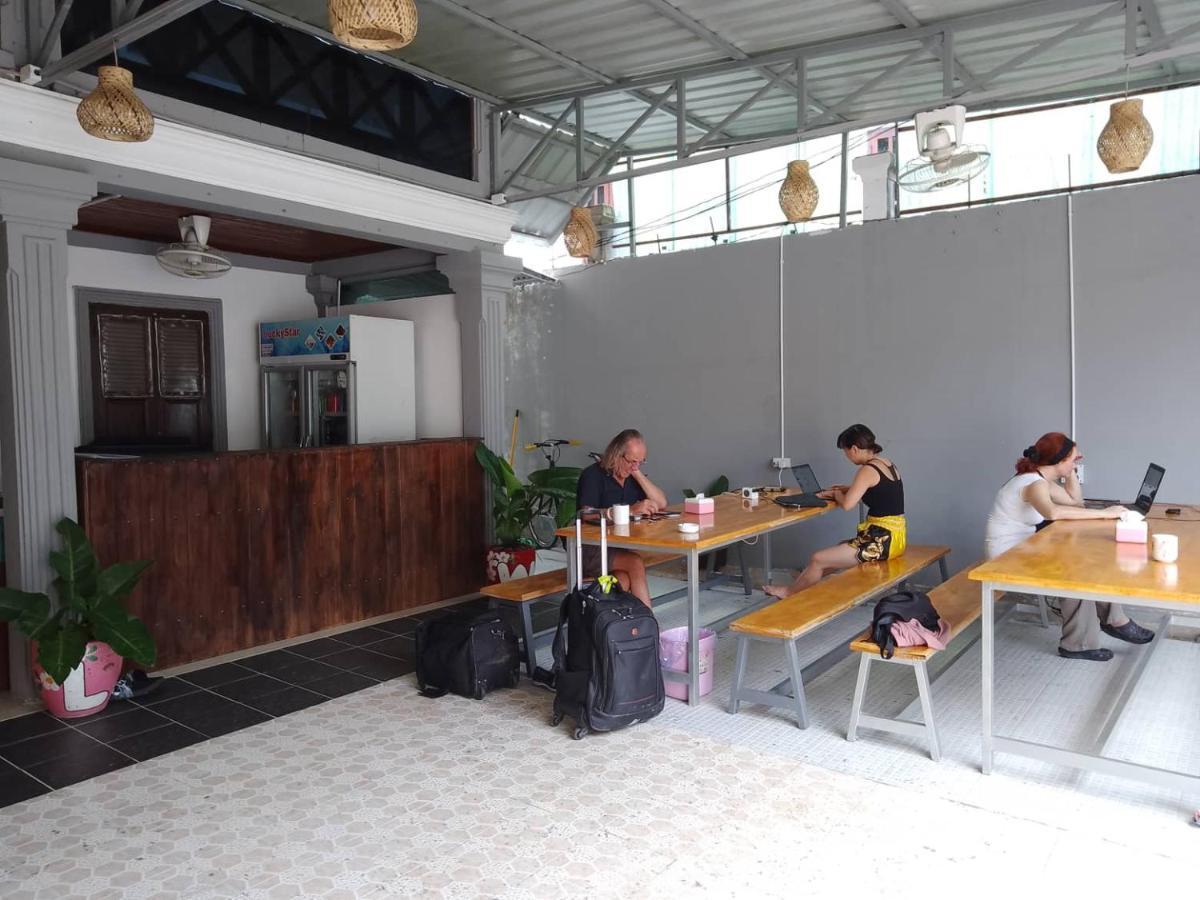 Funny Backpacker Hostel Luang Prabang Exteriör bild