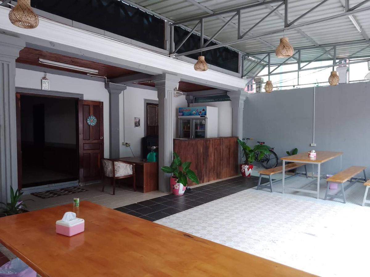 Funny Backpacker Hostel Luang Prabang Exteriör bild