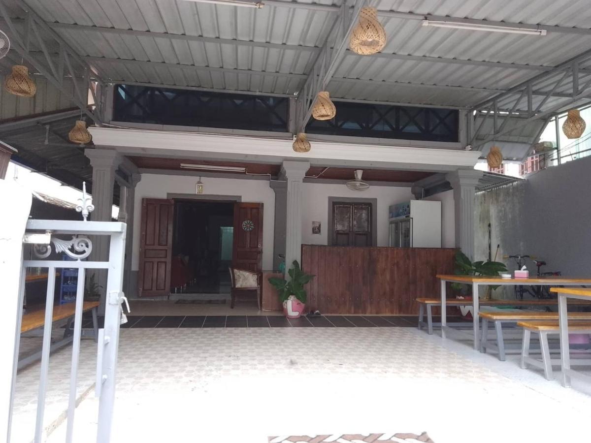 Funny Backpacker Hostel Luang Prabang Exteriör bild